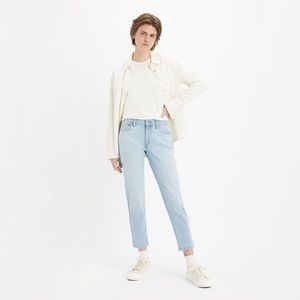Levi’s Boyfriend Midrise Jeans in Light Denim Wash Size 31 EUC